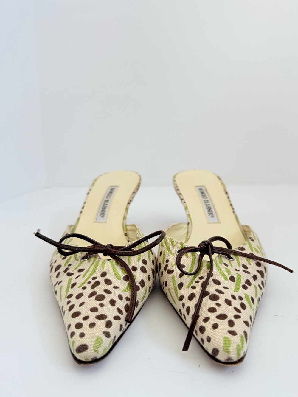 Vintage Manolo Blahnik Printed Bow Canvas Pointed Toe Kitten Heel Mules 38 - Picture 3 of 9